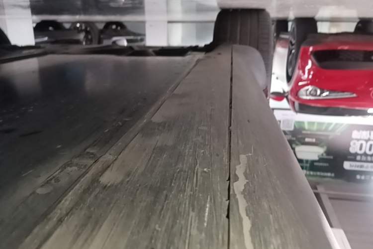 Used Tesla Model Y 2021 Long-Range All-Wheel-Drive Version 3D7 Right Side Sill