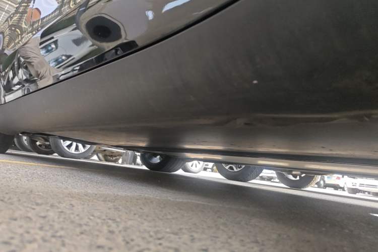 Used Tesla Model Y 2021 Standard Range Rear-Wheel Drive Version Right Side Sill
