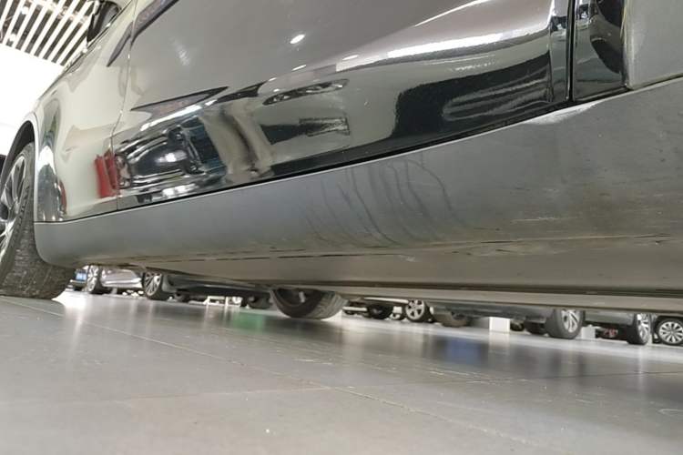 Used Tesla Model Y 2021 Standard Range Rear-Wheel Drive Version Right Side Sill