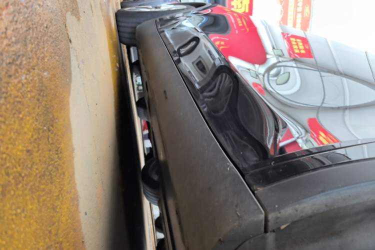 Used Tesla Model Y 2021 Standard Range Rear-Wheel Drive Version Right Side Sill