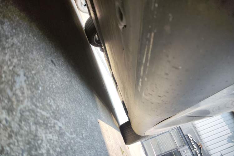 Used Tesla Model Y 2021 Standard Range Rear-Wheel Drive Version Right Side Sill