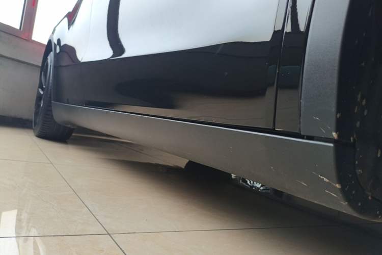 Used Tesla Model Y 2021 Standard Range Rear-Wheel Drive Version Right Side Sill
