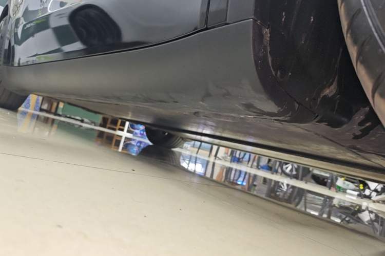 Used Tesla Model Y 2021 Performance High-Performance All-Wheel-Drive Version Right Side Sill