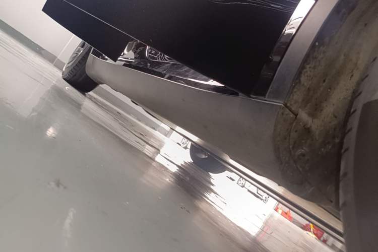 Used Tesla Model Y 2021 Standard Range Rear-Wheel Drive Version Right Side Sill
