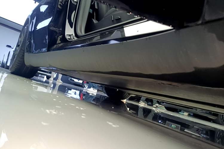 Used Tesla Model Y 2021 Performance High-Performance All-Wheel-Drive Version Right Side Sill