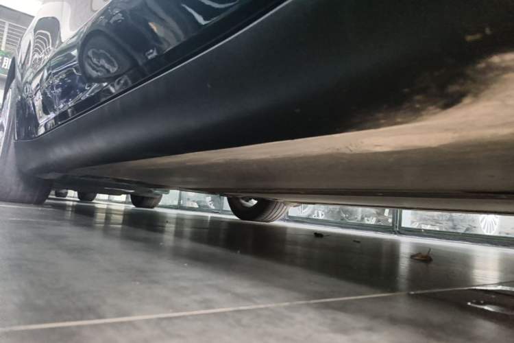 Used Tesla Model Y 2021 Standard Range Rear-Wheel Drive Version Right Side Sill