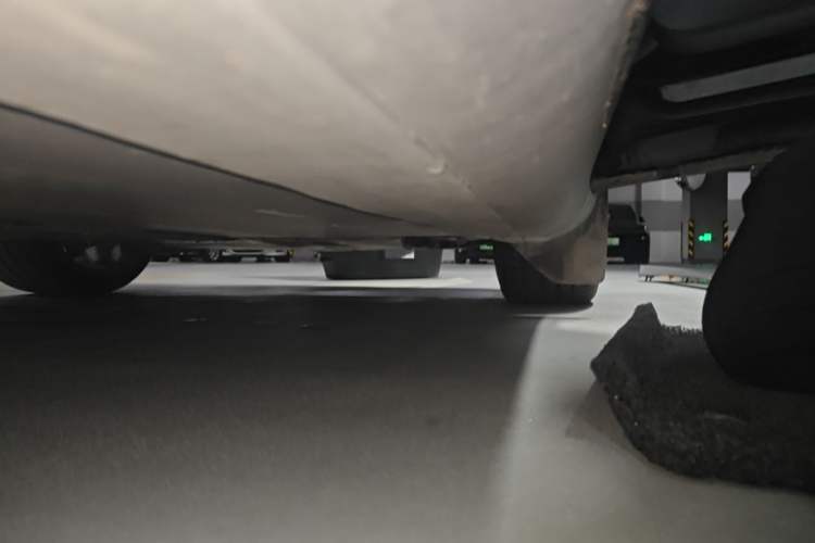 Used Tesla Model Y 2021 Long-Range All-Wheel-Drive Version 3D7 Right Side Sill