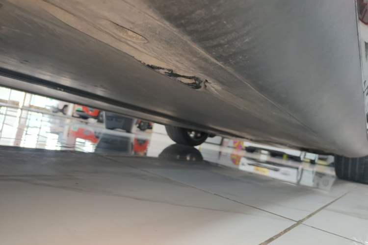 Used Tesla Model Y 2021 Standard Range Rear-Wheel Drive Version Right Side Sill