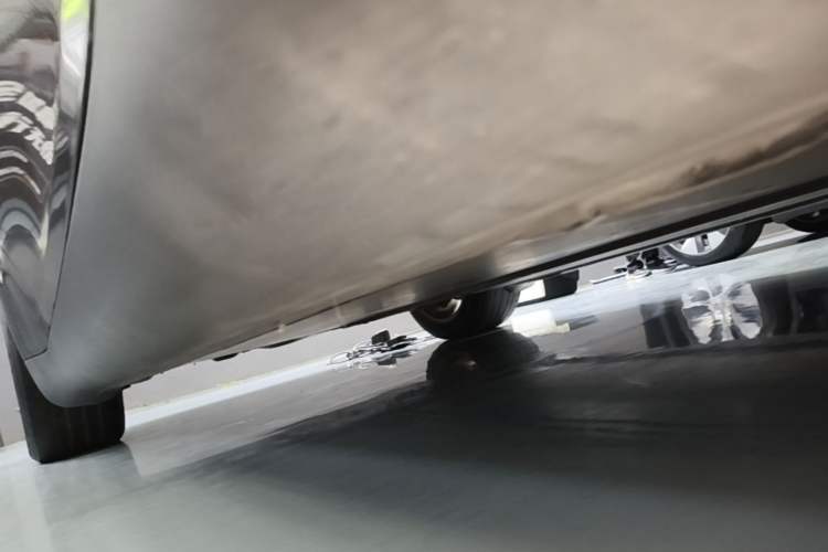 Used Tesla Model Y 2021 Standard Range Rear-Wheel Drive Version Right Side Sill