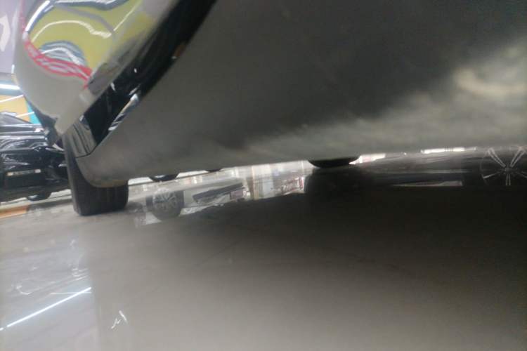 Used Tesla Model Y 2021 Standard Range Rear-Wheel Drive Version Right Side Sill
