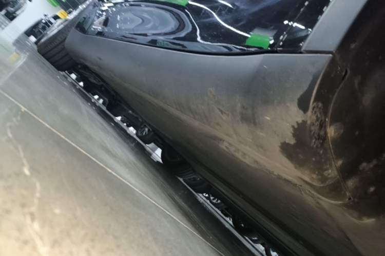 Used Tesla Model Y 2021 Long-Range All-Wheel-Drive Version 3D7 Right Side Sill