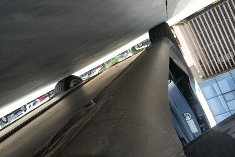 Used Tesla Model Y 2021 Standard Range Rear-Wheel Drive Version Right Side Sill