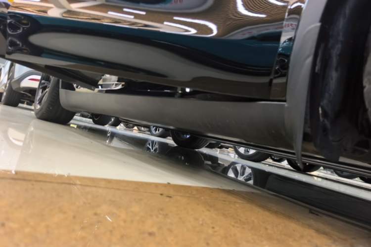 Used Tesla Model Y 2021 Standard Range Rear-Wheel Drive Version Right Side Sill
