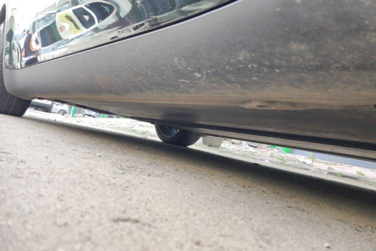 Used Tesla Model Y 2021 Standard Range Rear-Wheel Drive Version Right Side Sill
