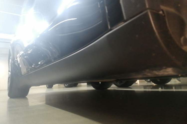 Used Tesla Model Y 2021 Standard Range Rear-Wheel Drive Version Right Side Sill
