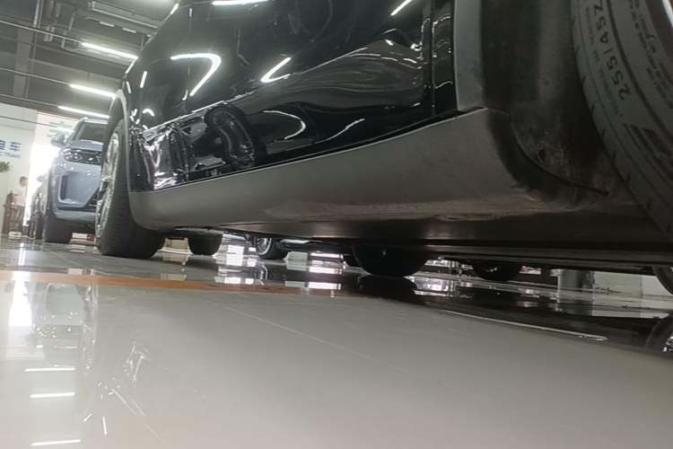 Used Tesla Model Y 2021 Long-Range All-Wheel-Drive Version Right Side Sill
