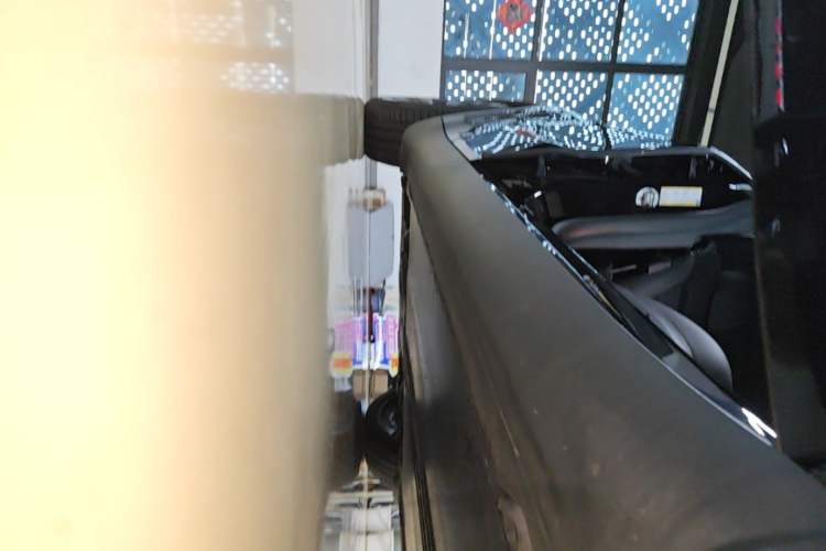 Used Tesla Model Y 2021 Standard Range Rear-Wheel Drive Version Right Side Sill
