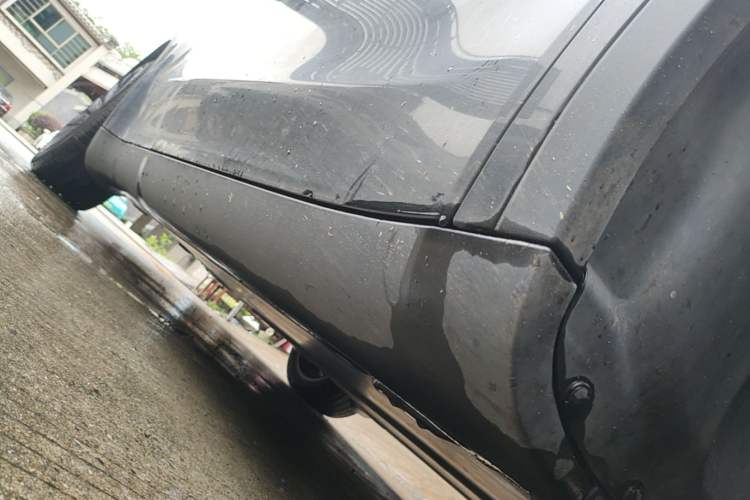 Used Tesla Model Y 2021 Standard Range Rear-Wheel Drive Version Right Side Sill