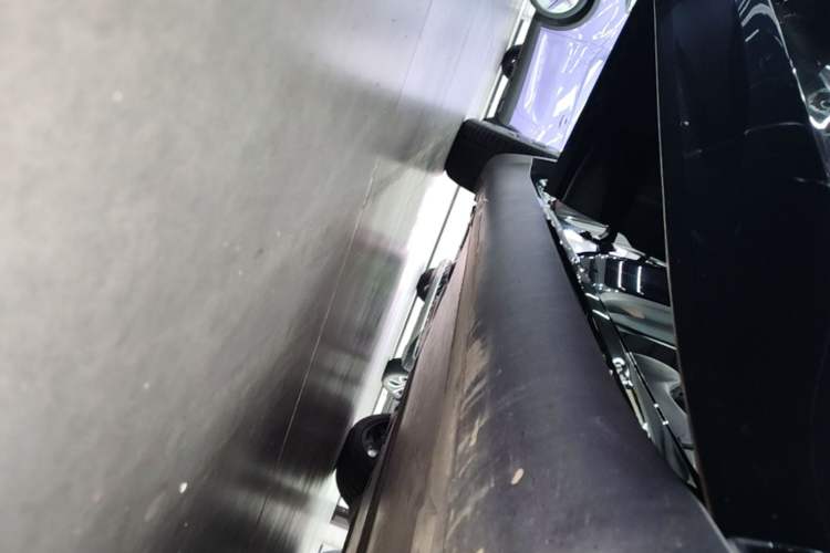 Used Tesla Model Y 2021 Standard Range Rear-Wheel Drive Version Right Side Sill
