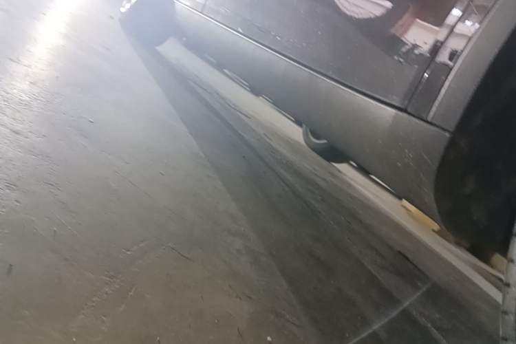 Used Tesla Model Y 2021 Long-Range All-Wheel-Drive Version 3D7 Right Side Sill