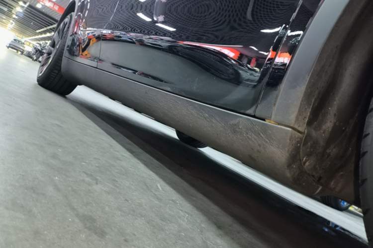 Used Tesla Model Y 2021 Standard Range Rear-Wheel Drive Version Right Side Sill