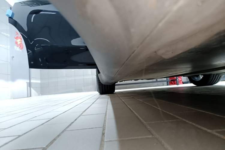 Used Tesla Model Y 2021 Long-Range All-Wheel-Drive Version Right Side Sill