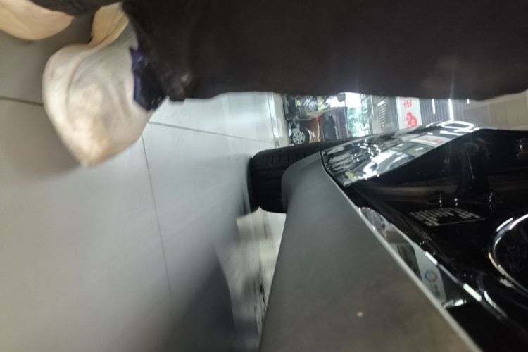 Used Tesla Model Y 2021 Revised Version 2 Long-Range All-Wheel-Drive Edition Right Side Sill