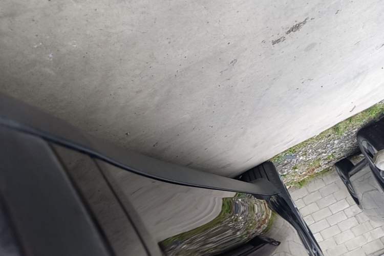 Used Tesla Model Y 2021 Long-Range All-Wheel-Drive Version 3D7 Right Side Sill