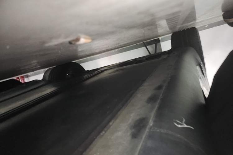 Used Tesla Model Y 2021 Long-Range All-Wheel-Drive Version Right Side Sill