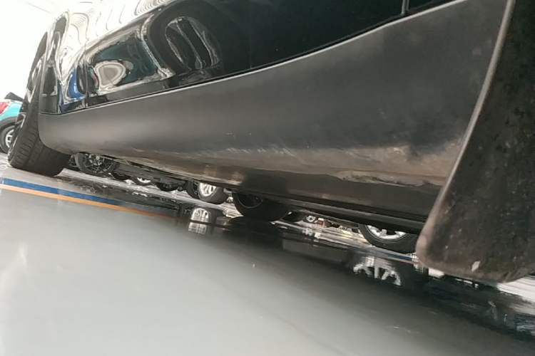 Used Tesla Model Y 2021 Standard Range Rear-Wheel Drive Version Right Side Sill
