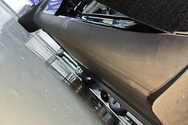 Used Tesla Model Y 2021 Long-Range All-Wheel-Drive Version 3D7 Right Side Sill