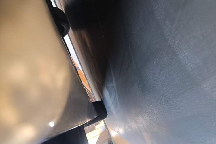 Used Tesla Model Y 2021 Standard Range Rear-Wheel Drive Version Right Side Sill