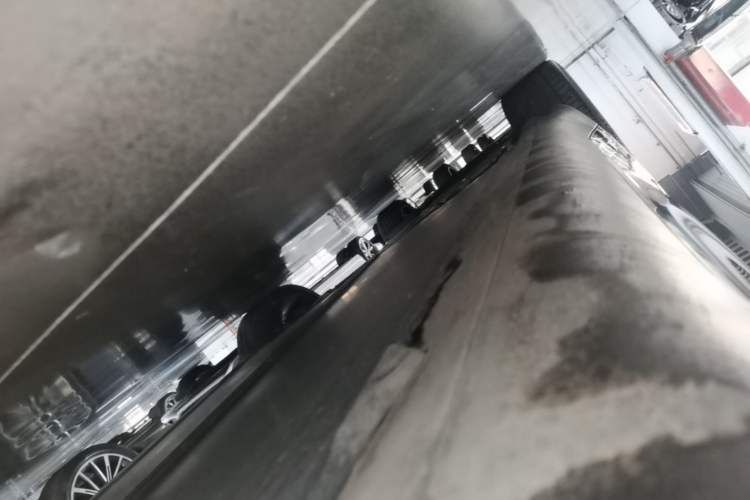 Used Tesla Model Y 2021 Standard Range Rear-Wheel Drive Version Right Side Sill