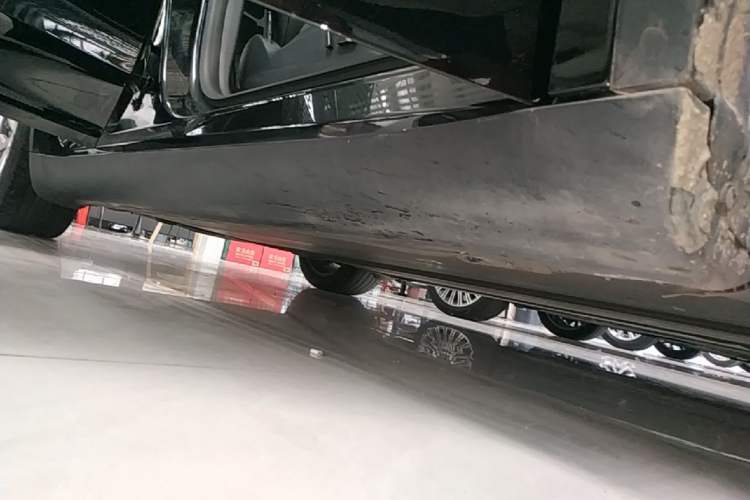 Used Tesla Model Y 2021 Standard Range Rear-Wheel Drive Version Right Side Sill