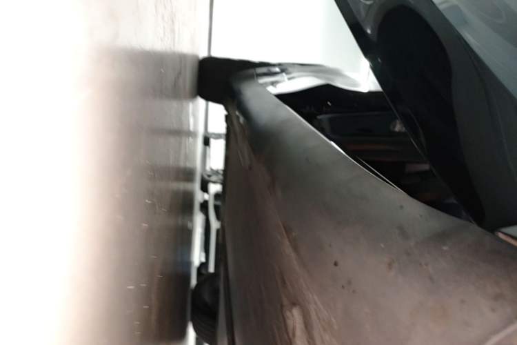 Used Tesla Model Y 2021 Long-Range All-Wheel-Drive Version Right Side Sill