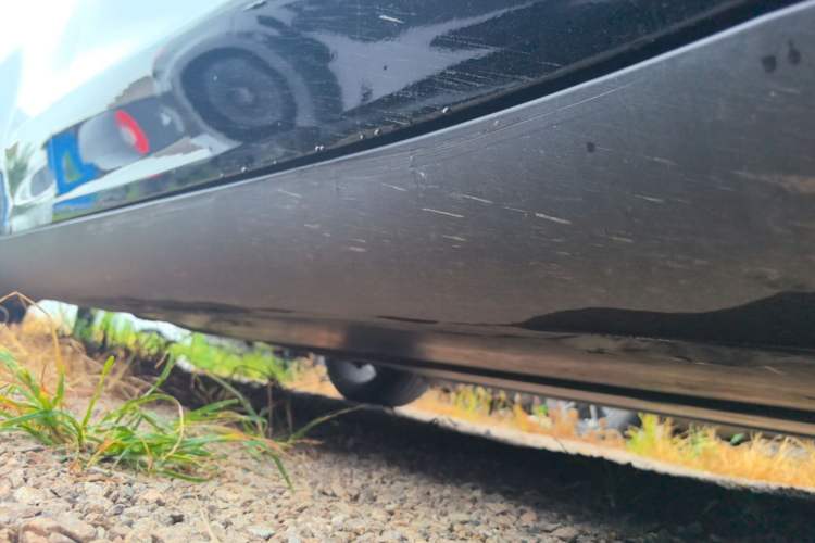 Used Tesla Model Y 2021 Standard Range Rear-Wheel Drive Version Right Side Sill