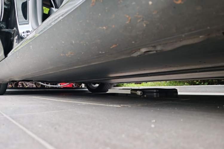 Used Tesla Model Y 2021 Standard Range Rear-Wheel Drive Version Right Side Sill