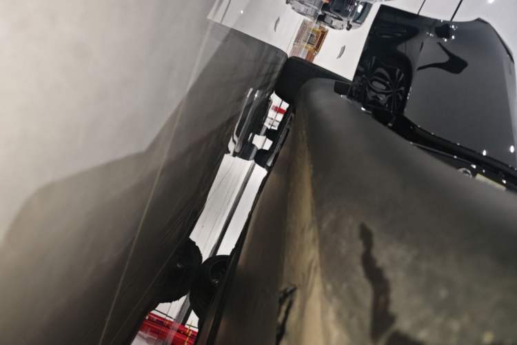 Used Tesla Model Y 2021 Standard Range Rear-Wheel Drive Version Right Side Sill