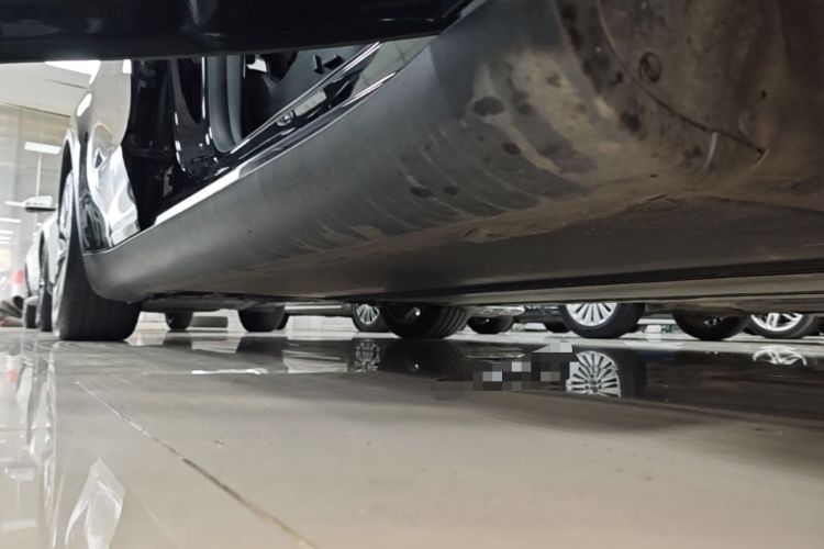 Used Tesla Model Y 2021 Long-Range All-Wheel-Drive Version 3D7 Right Side Sill