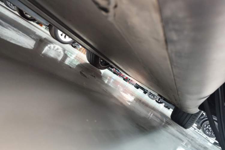 Used Tesla Model Y 2021 Standard Range Rear-Wheel Drive Version Right Side Sill