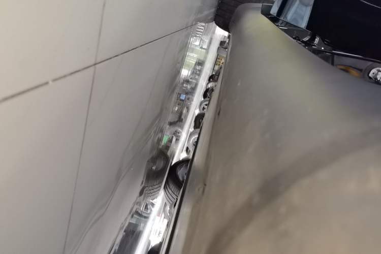Used Tesla Model Y 2021 Performance High-Performance All-Wheel-Drive Version Right Side Sill