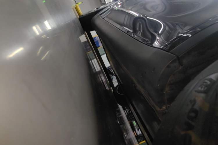 Used Tesla Model Y 2021 Standard Range Rear-Wheel Drive Version Right Side Sill