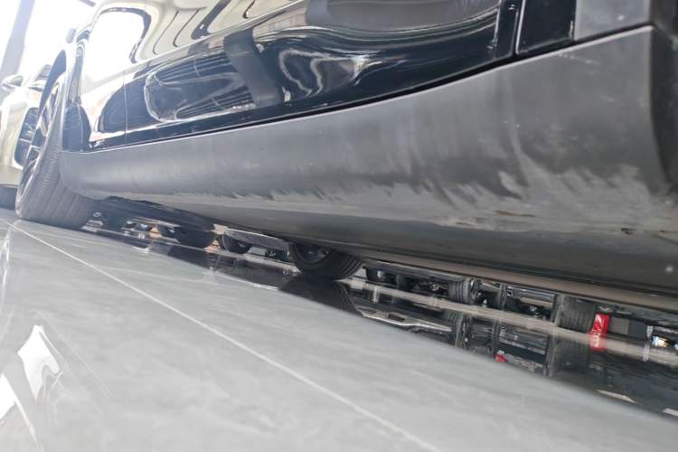 Used Tesla Model Y 2021 Long-Range All-Wheel-Drive Version 3D7 Right Side Sill