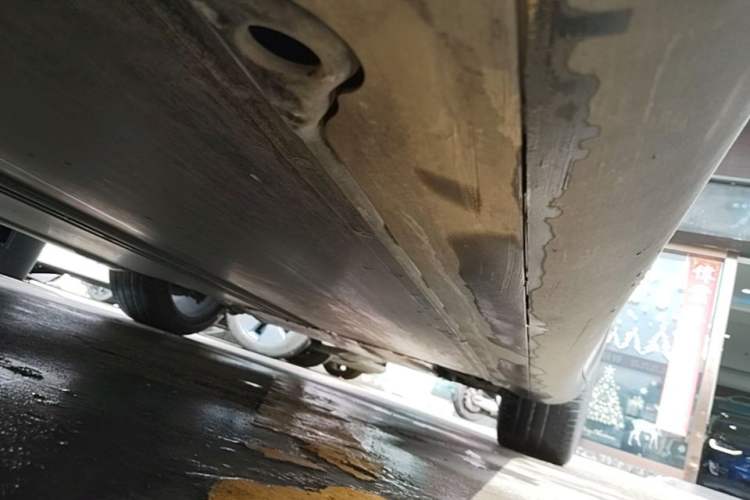 Used Tesla Model Y 2021 Standard Range Rear-Wheel Drive Version Right Side Sill