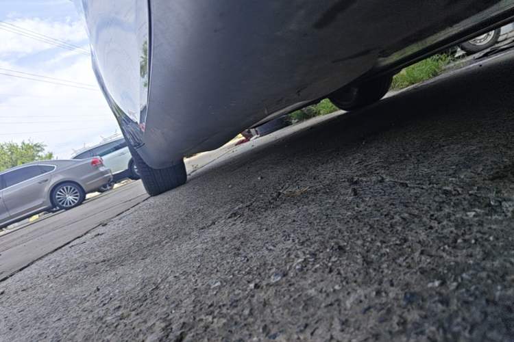 Used Tesla Model Y 2021 Standard Range Rear-Wheel Drive Version Right Side Sill