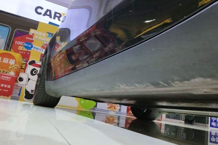 Used Tesla Model Y 2021 Performance High-Performance All-Wheel-Drive Version Right Side Sill