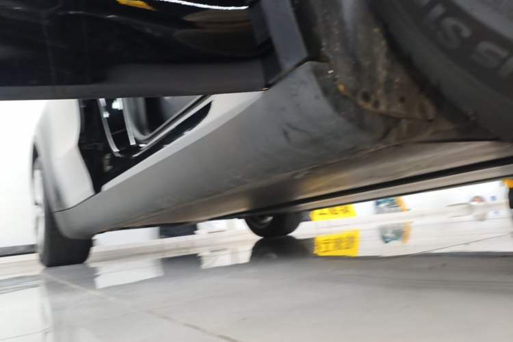 Used Tesla Model Y 2021 Standard Range Rear-Wheel Drive Version Right Side Sill