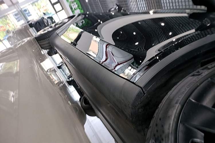 Used Tesla Model Y 2021 Standard Range Rear-Wheel Drive Version Right Side Sill