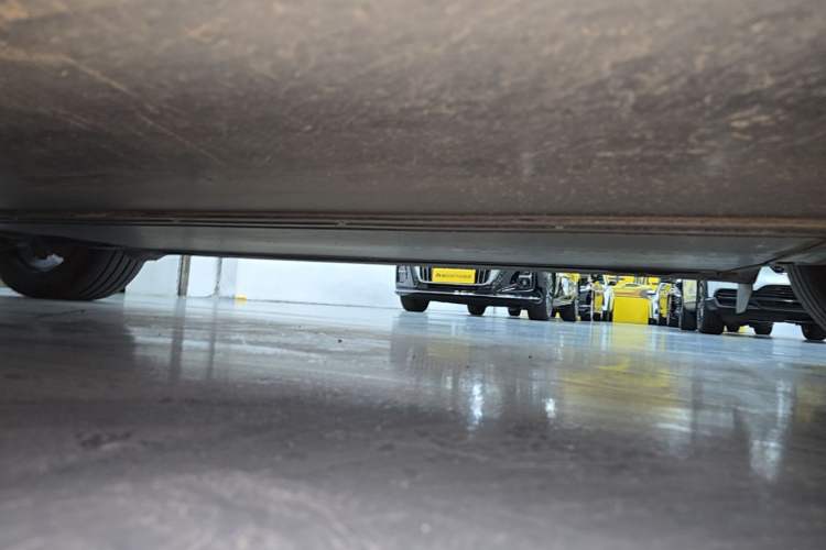 Used Tesla Model Y 2021 Standard Range Rear-Wheel Drive Version Right Side Sill