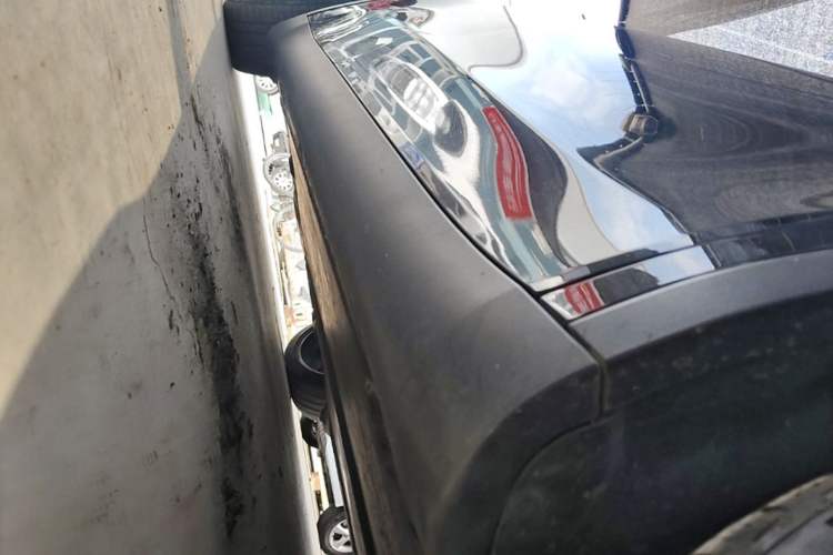 Used Tesla Model Y 2021 Standard Range Rear-Wheel Drive Version Right Side Sill